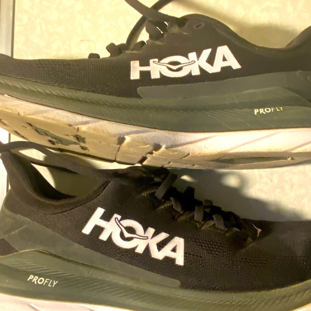 Hoka one one Mach4 black  dark shadow women’s